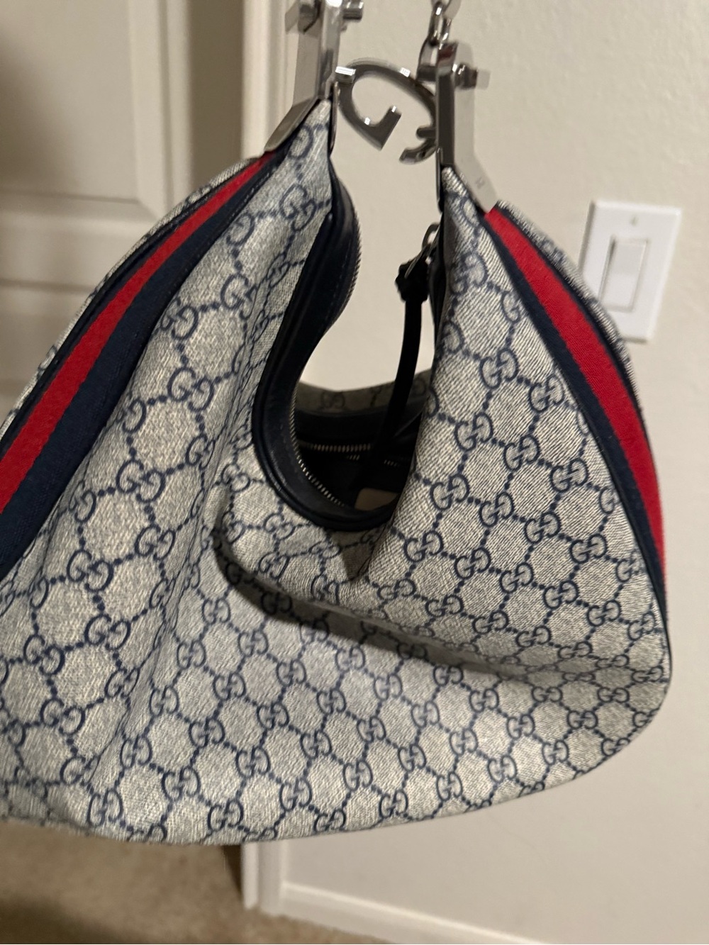 Gucci Medium Attache Crossbody Bag - Picture 4 of 5